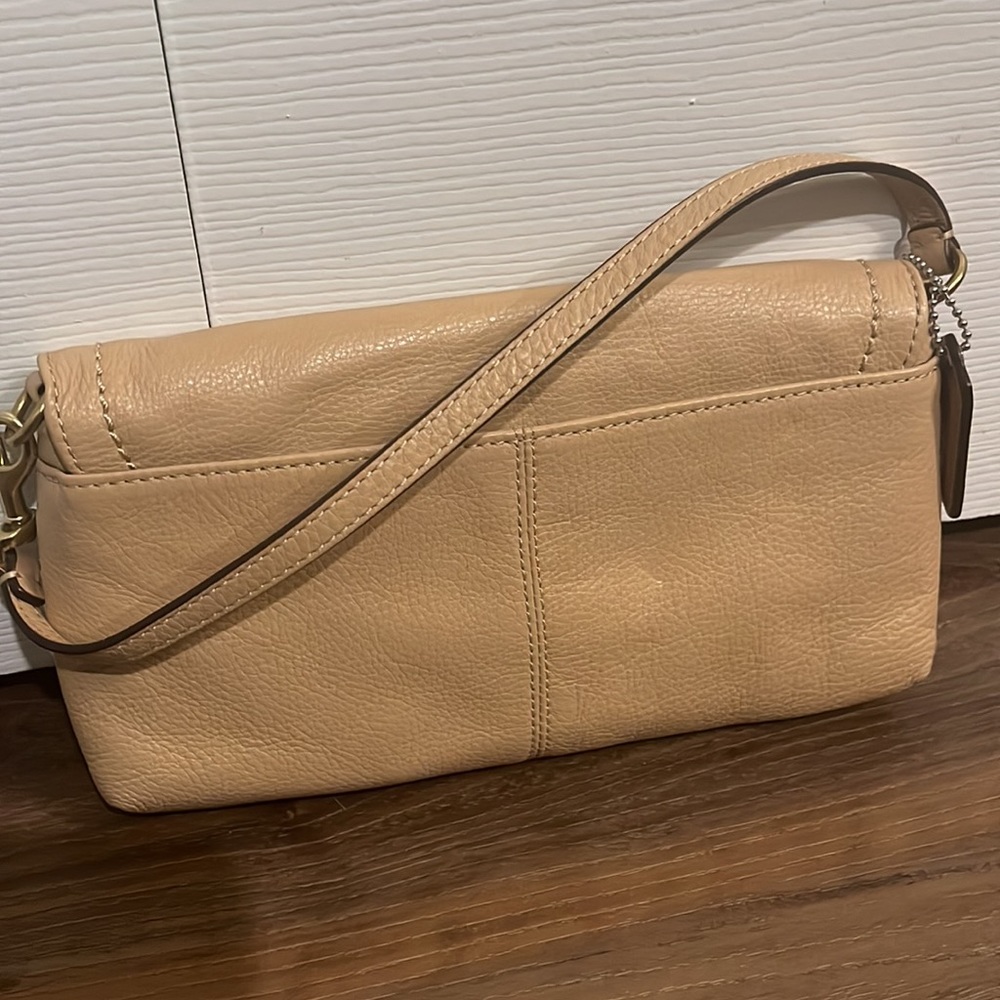 *AUTHENTIC- Coach Wristlet - Picture 2 of 6